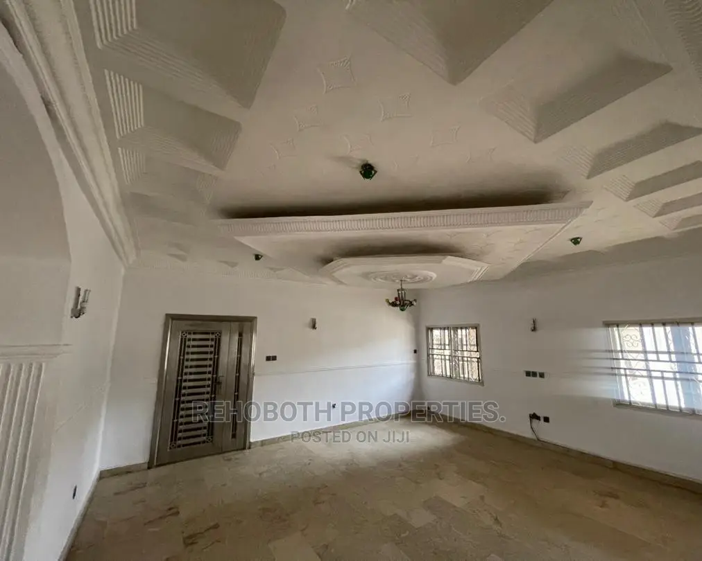 4bdrm Bungalow in Peluseriki, Ibadan for sale in Ibadan