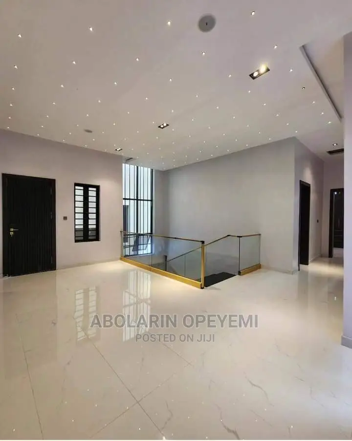 Furnished 5bdrm Block of Flats in Osapa Lekki for sale in Osapa london