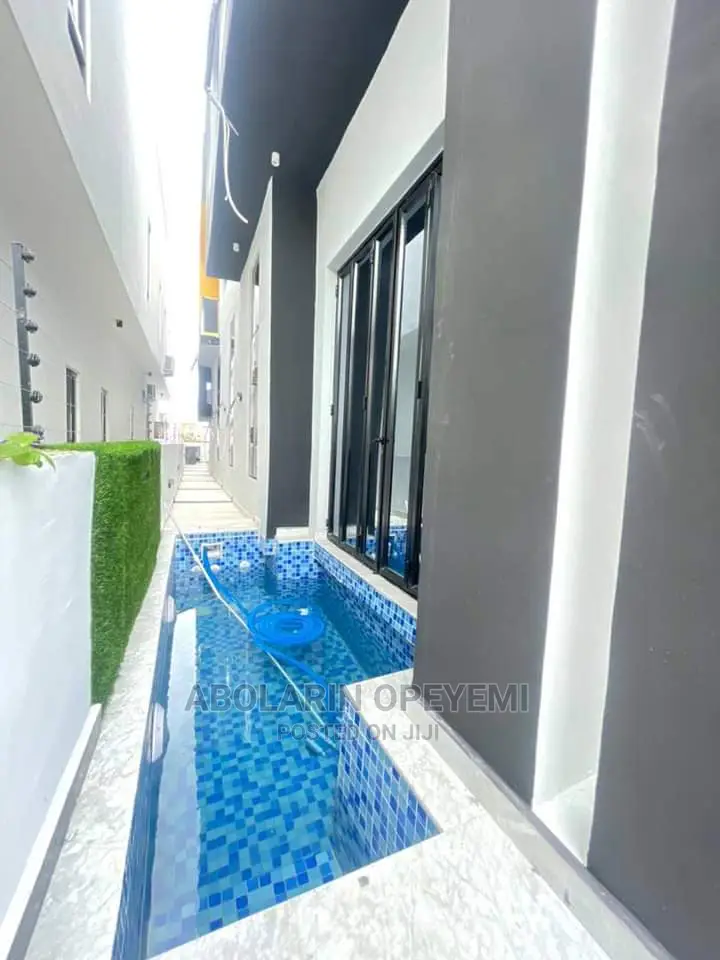Furnished 5bdrm Block of Flats in Osapa Lekki for sale in Osapa london