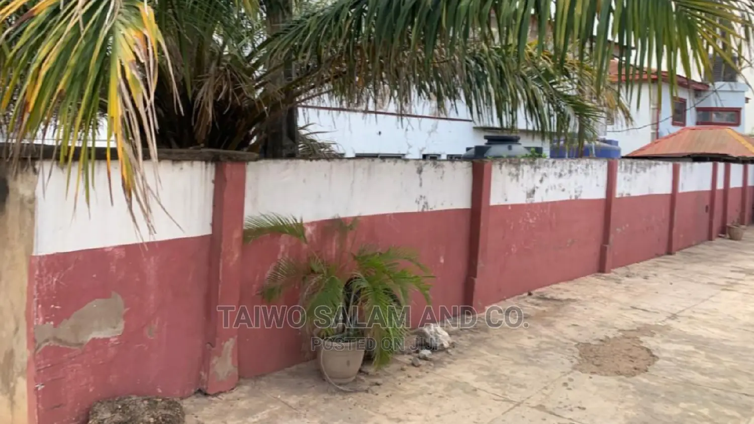 30 Room Commercial Building on 1500sqm in Bodija Area Ibadan in Bodija