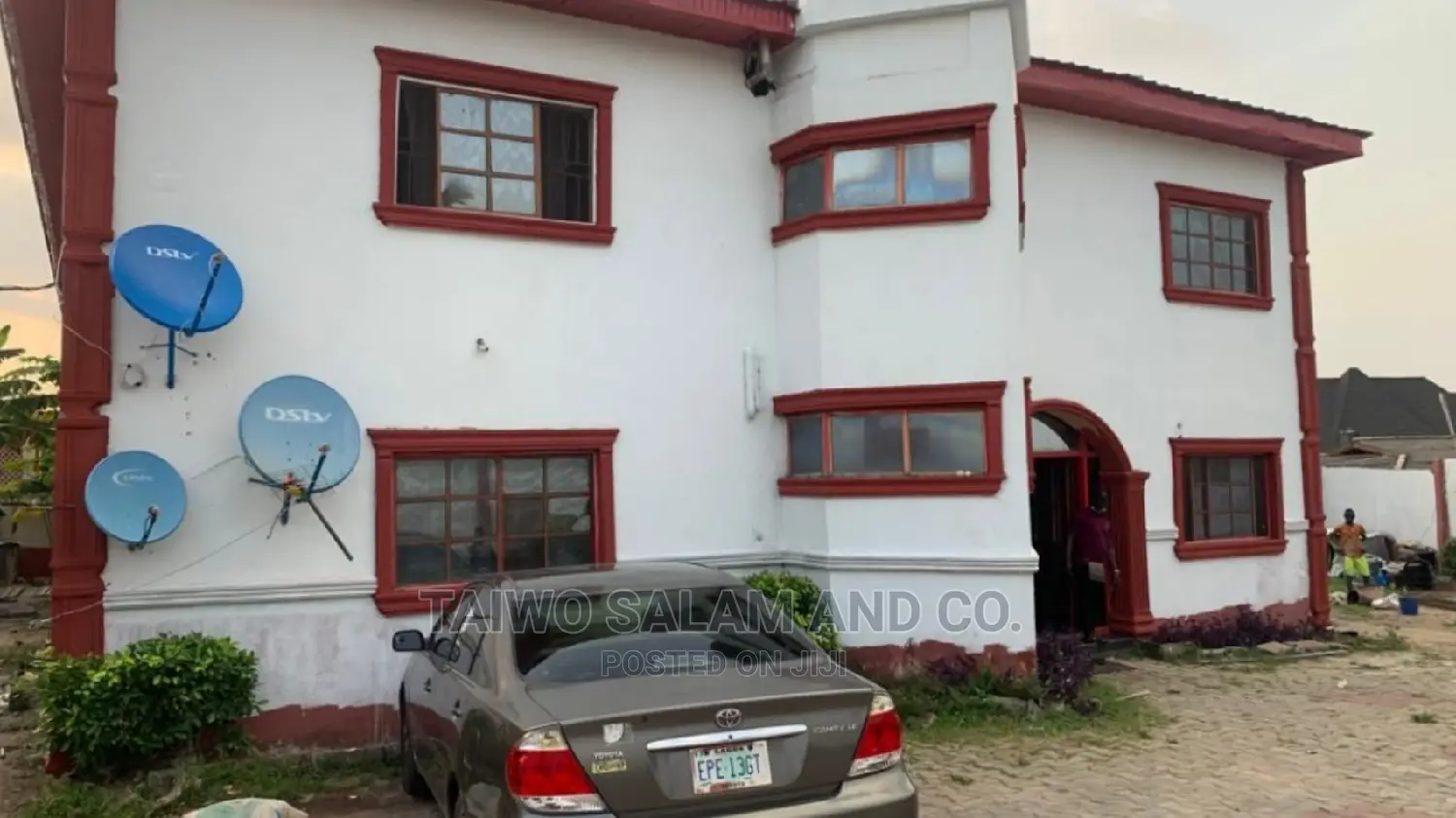 30 Room Commercial Building on 1500sqm in Bodija Area Ibadan in Bodija