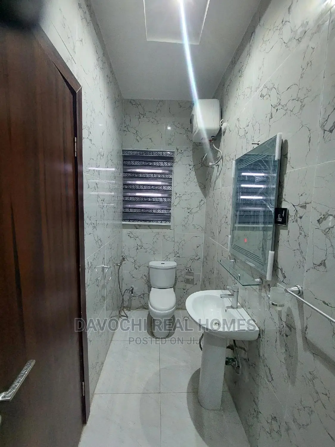 Furnished 1bdrm Block of Flats in Lekki Phase 2 for sale in Lekki