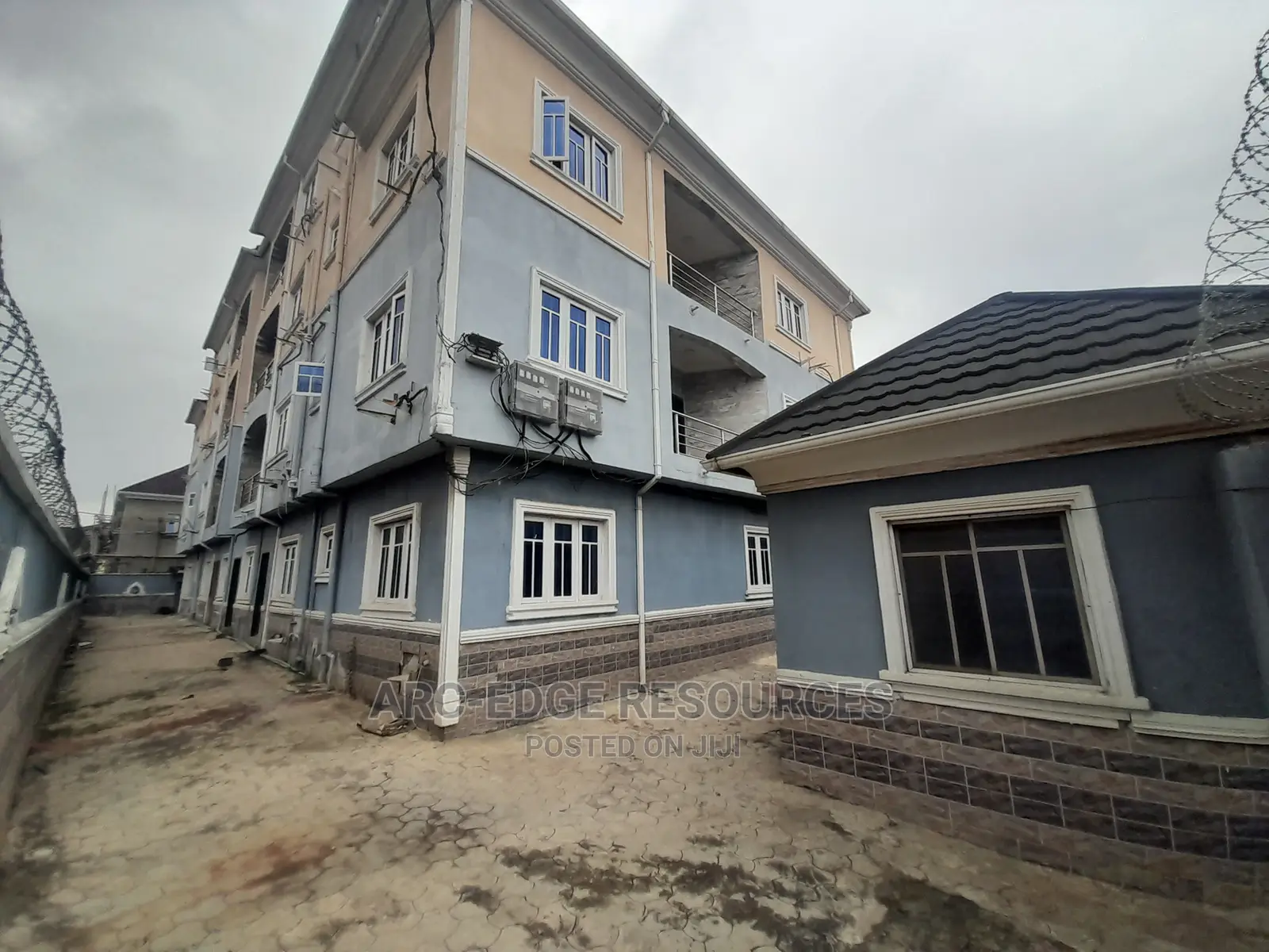 3bdrm Block of Flats in Ago Palace for sale in Ago Palace