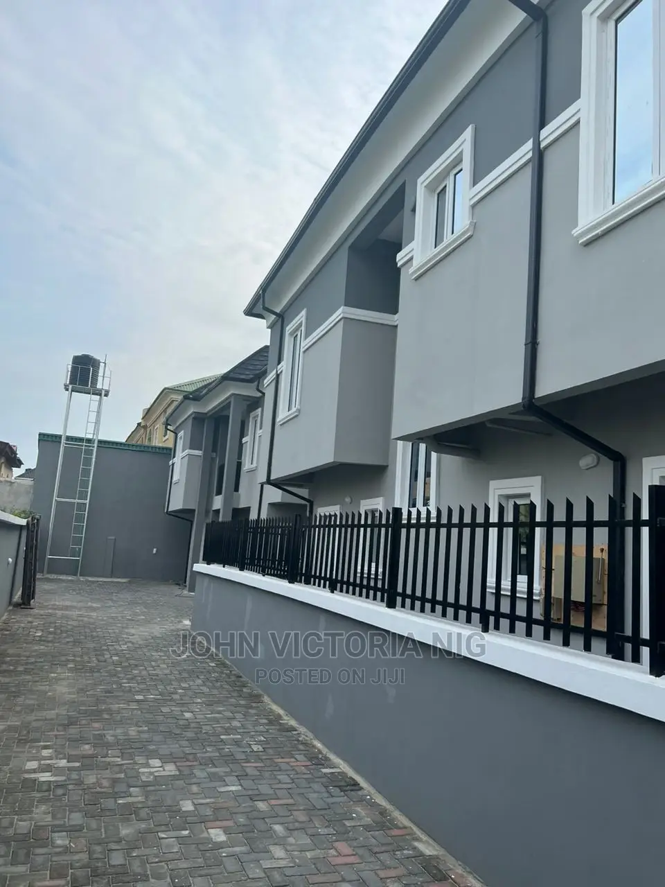 5bdrm Duplex in Ilasan, Ikate for sale in Ikate