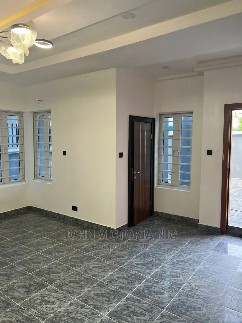5bdrm Duplex in Ilasan, Ikate for sale in Ikate
