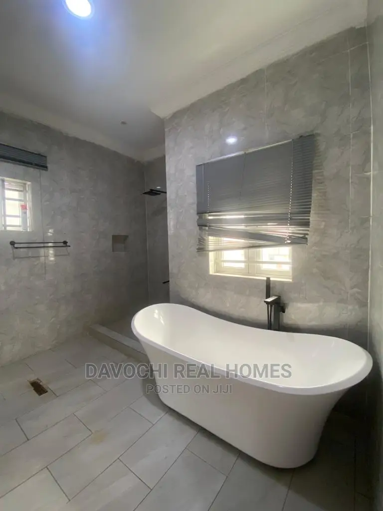 Luxury 4bedrooms Fully Detached Duplex With Bq in Lekki