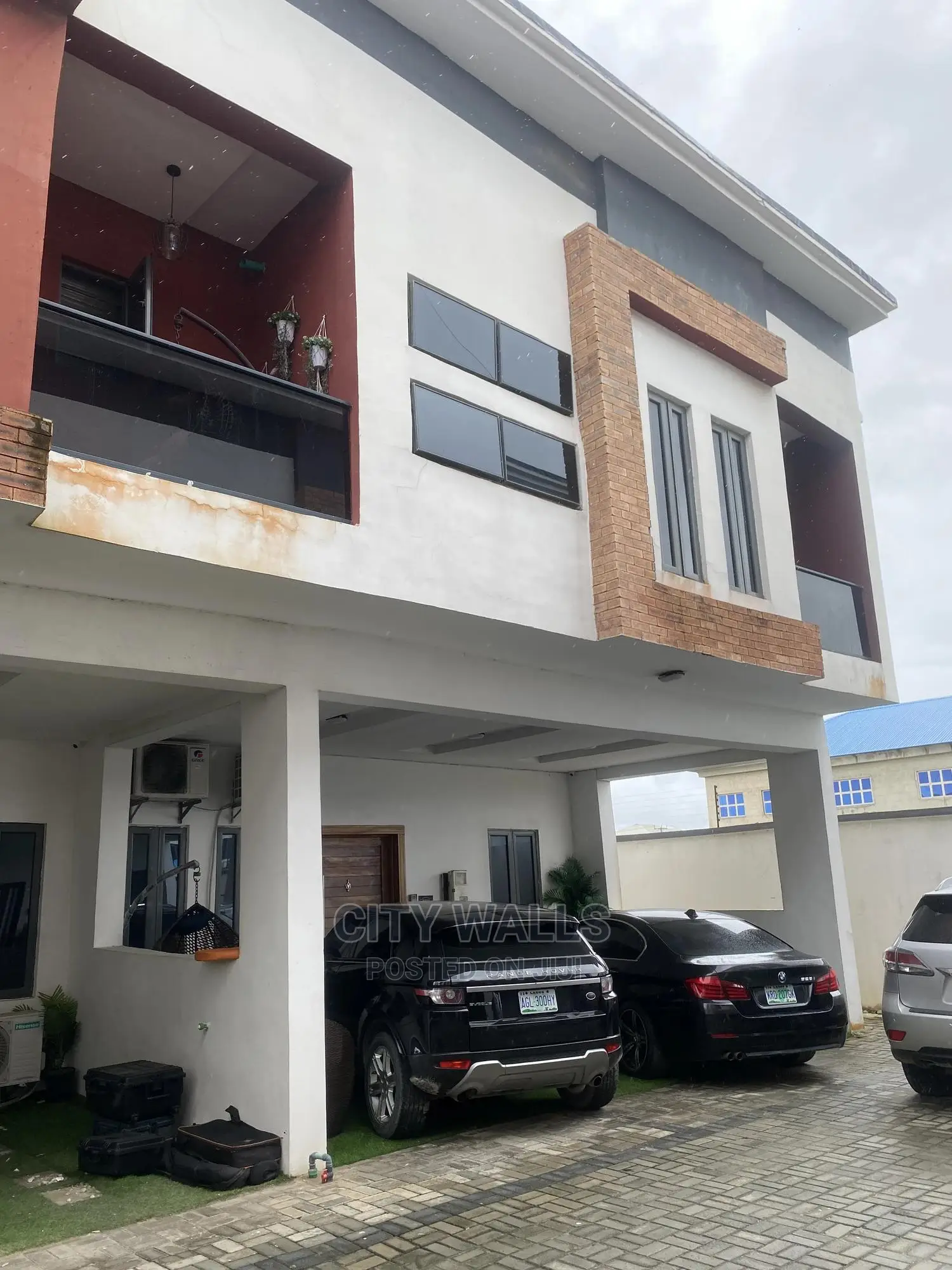4bdrm Townhouse / Terrace in Spring Garden, Chevron for rent in Chevron