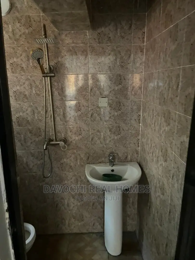 3bdrm Apartment in Osapa London, Lekki for rent in Lekki
