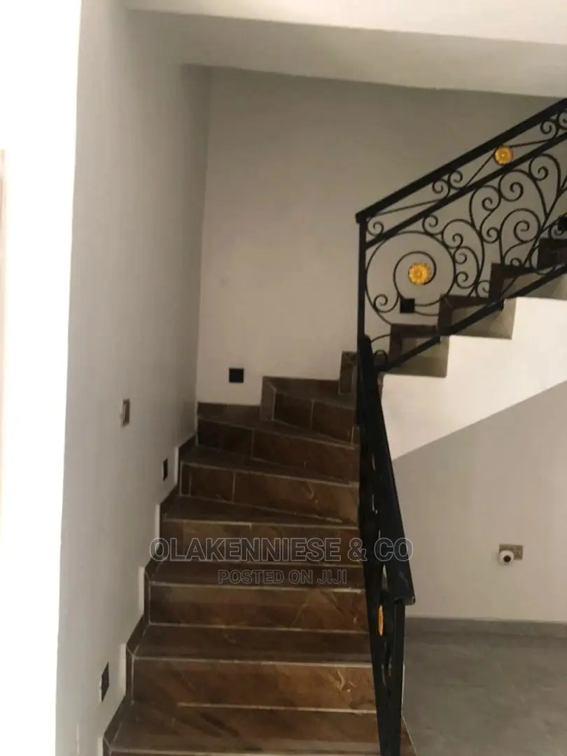 4bdrm Block of Flats in Adelabu for rent in Adelabu