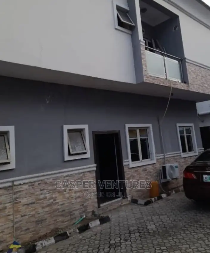1bdrm Room & Parlour in Chevron for rent in Chevron
