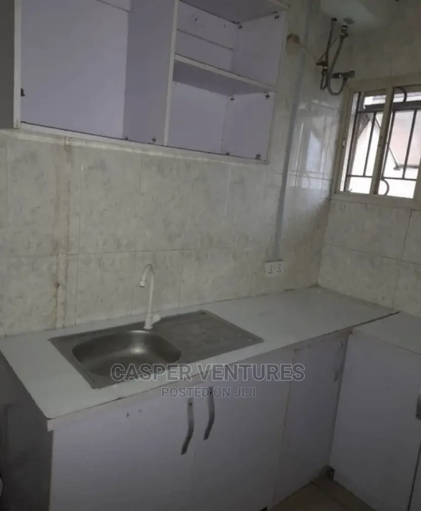 1bdrm Room & Parlour in Chevron for rent in Chevron