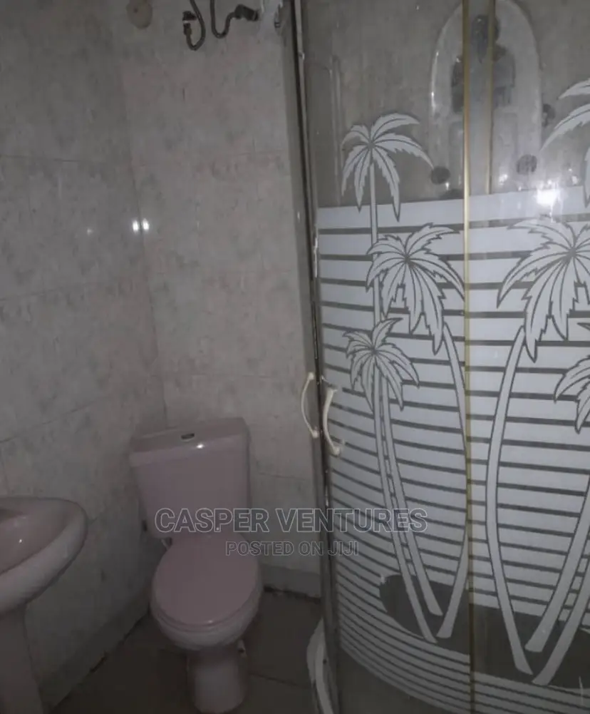 1bdrm Room & Parlour in Chevron for rent in Chevron