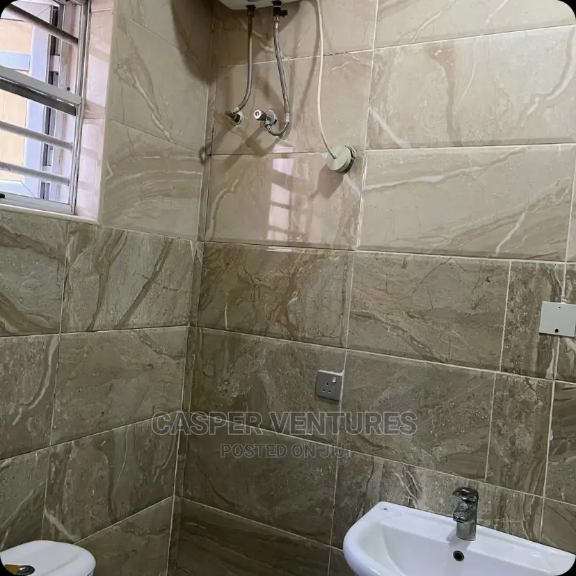 1bdrm Room & Parlour in Chevron for rent in Chevron