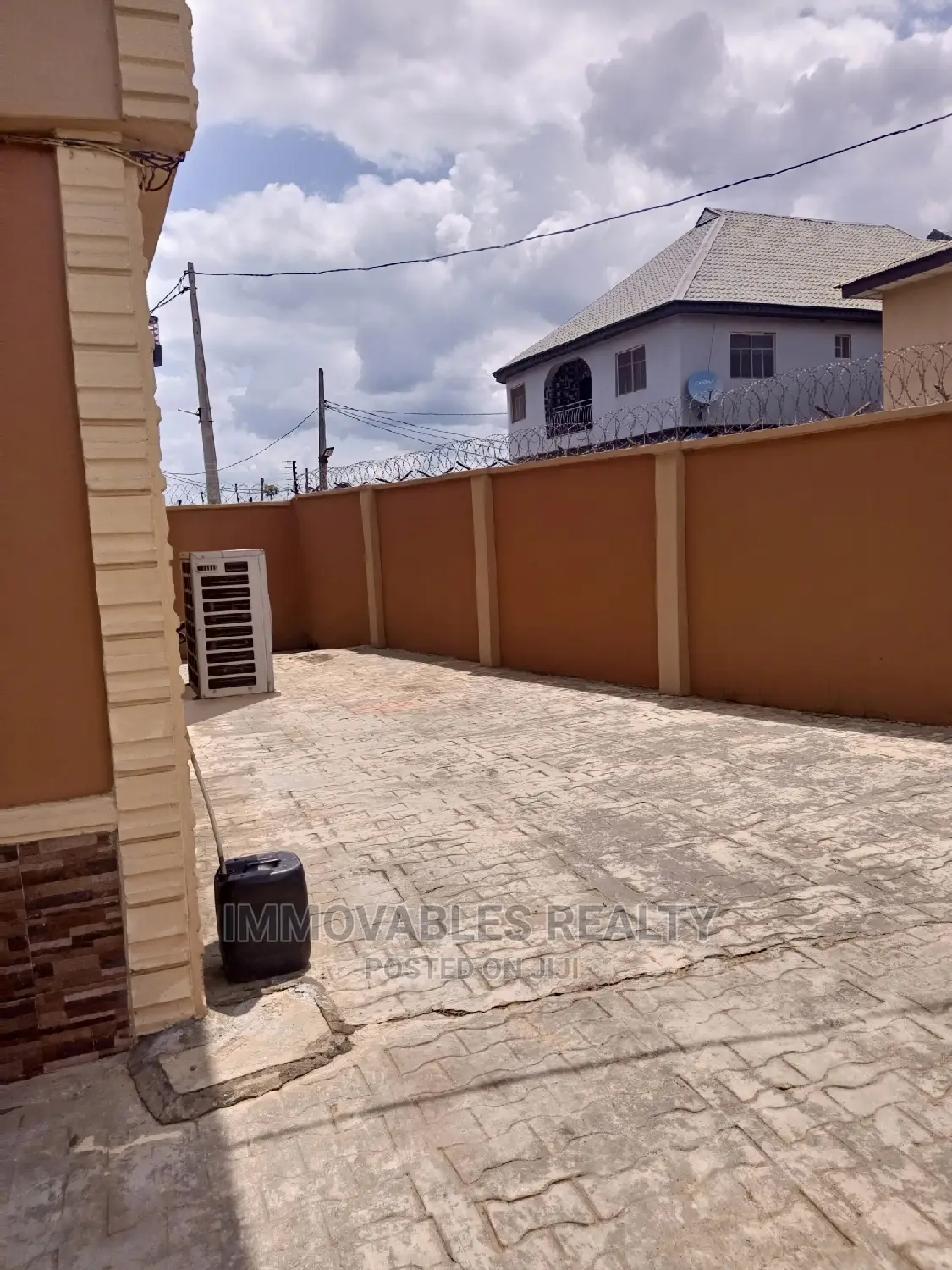 Furnished 10bdrm Block of Flats in Immovables Realty, Abeokuta North in Abeokuta North
