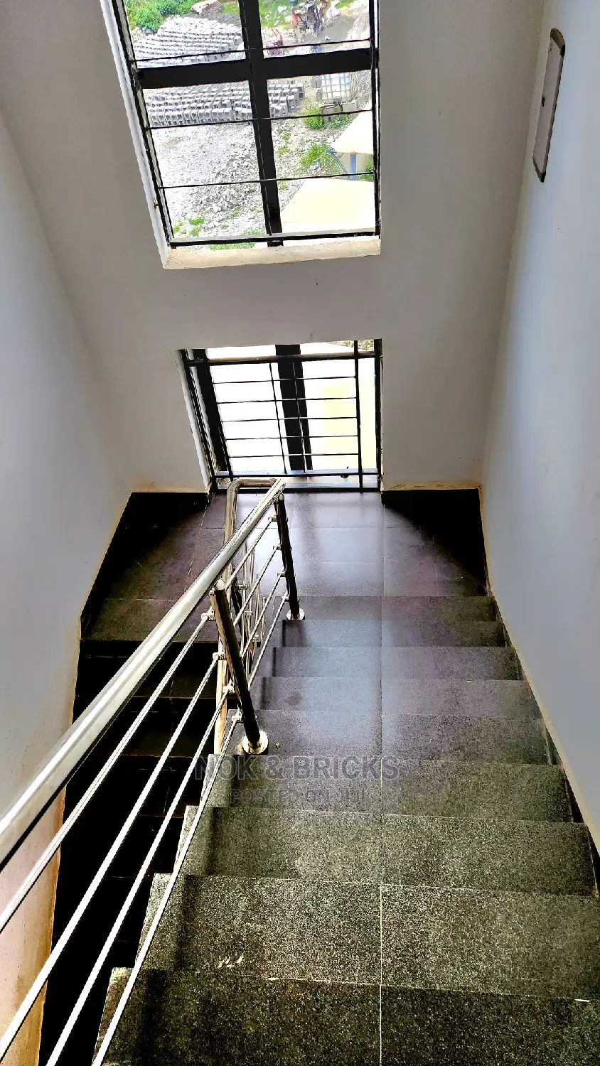4bdrm Duplex in Lawn Court, Guzape District for sale in Guzape District