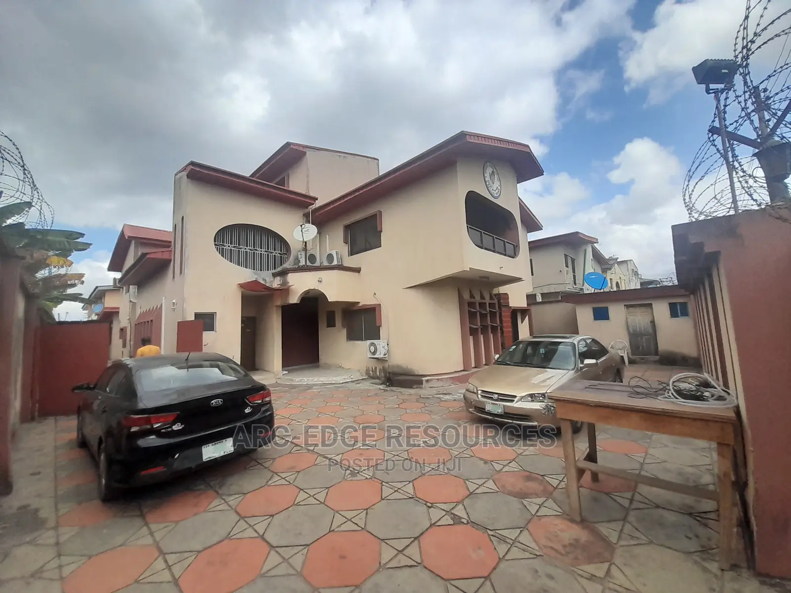 7bdrm Duplex in Ago Palace for sale in Ago Palace