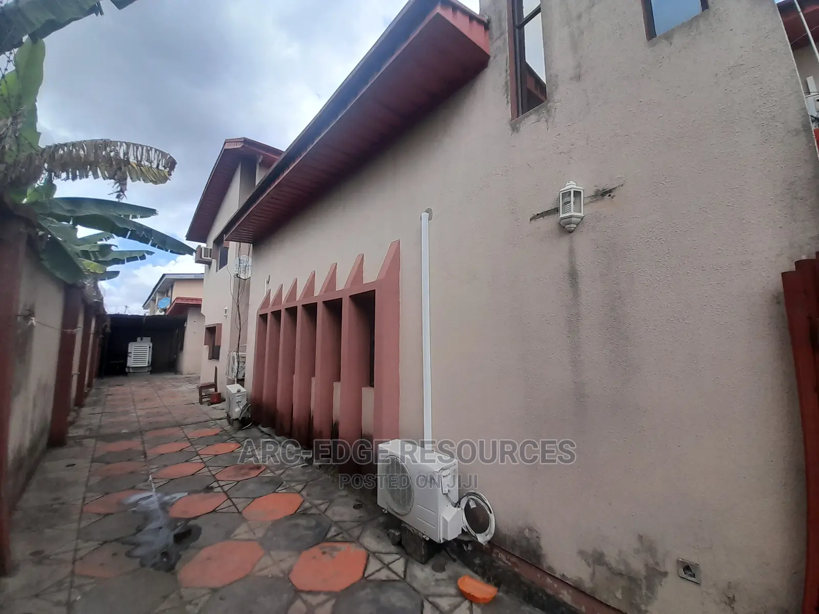 7bdrm Duplex in Ago Palace for sale in Ago Palace