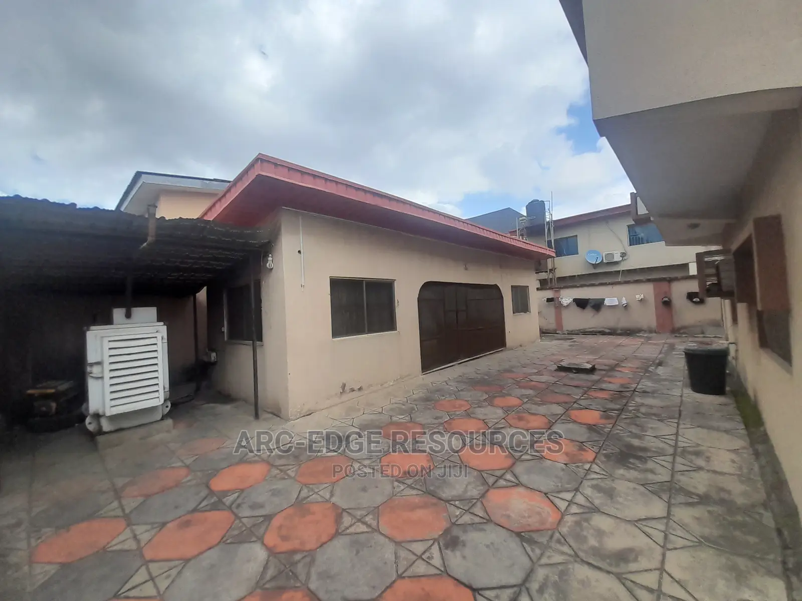 7bdrm Duplex in Ago Palace for sale in Ago Palace