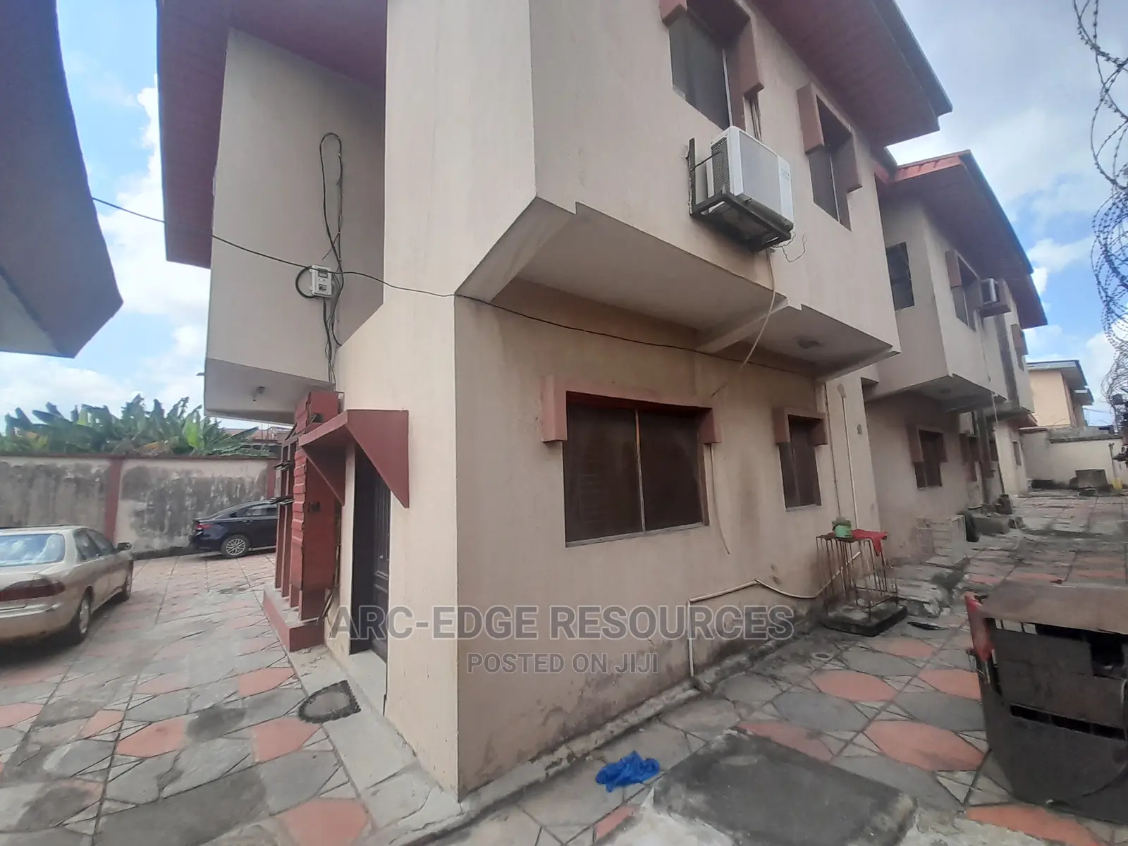 7bdrm Duplex in Ago Palace for sale in Ago Palace