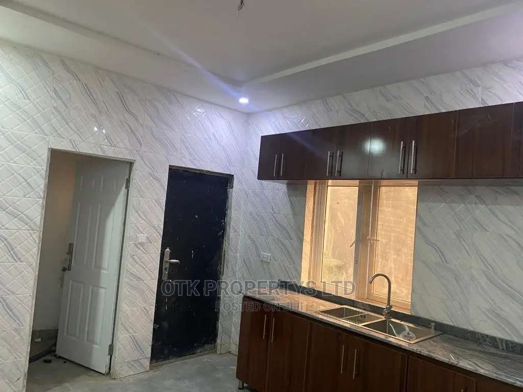 Furnished 3bdrm Block of Flats in Jahi for sale in Jahi