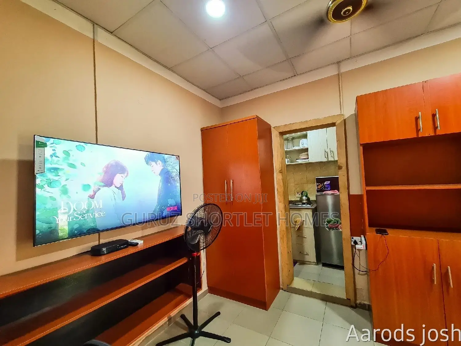 Studio Room Netflix Unlimited Wifi, Very Affordable in Adeniyi Jones