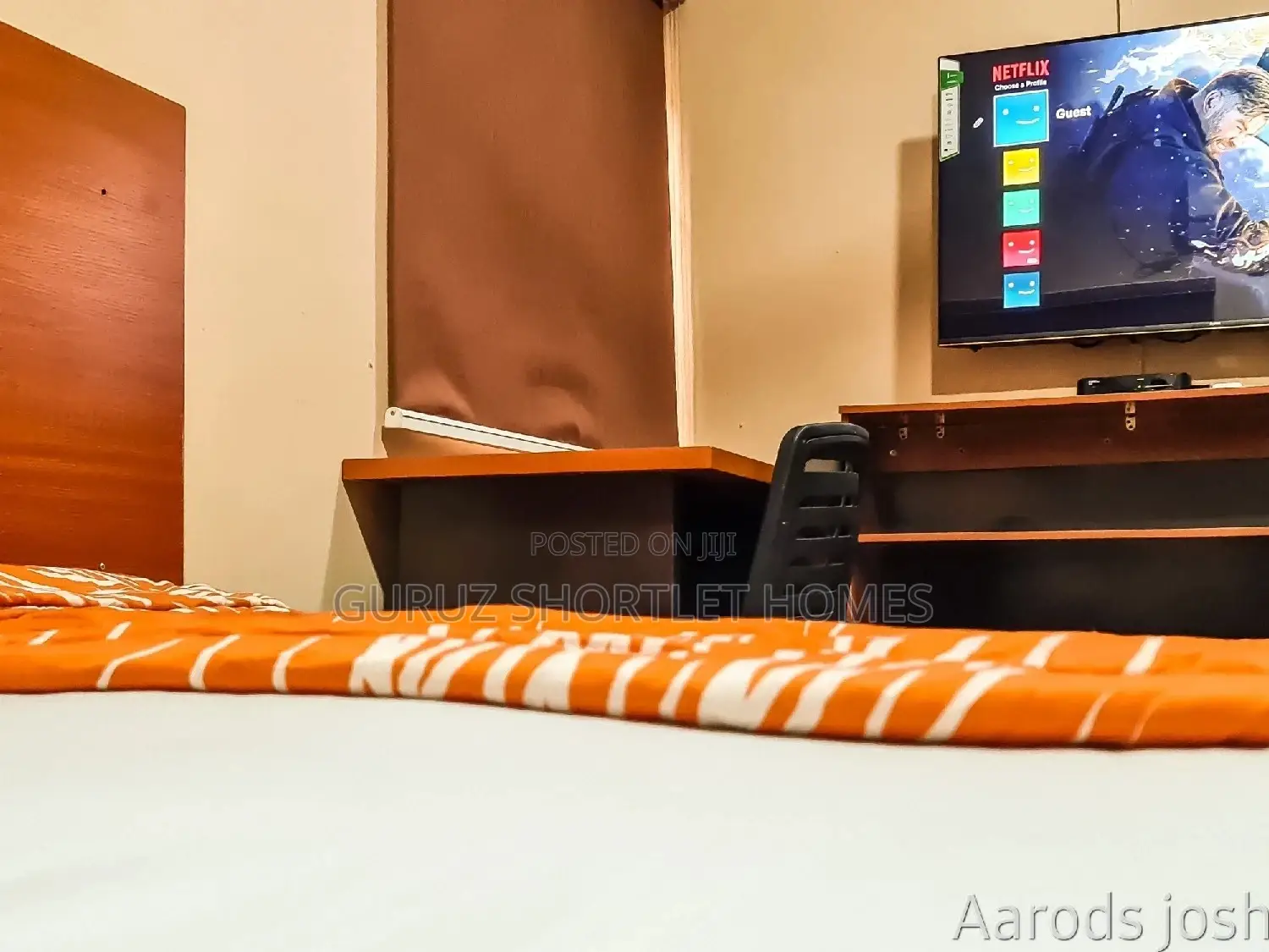 Studio Room Netflix Unlimited Wifi, Very Affordable in Adeniyi Jones