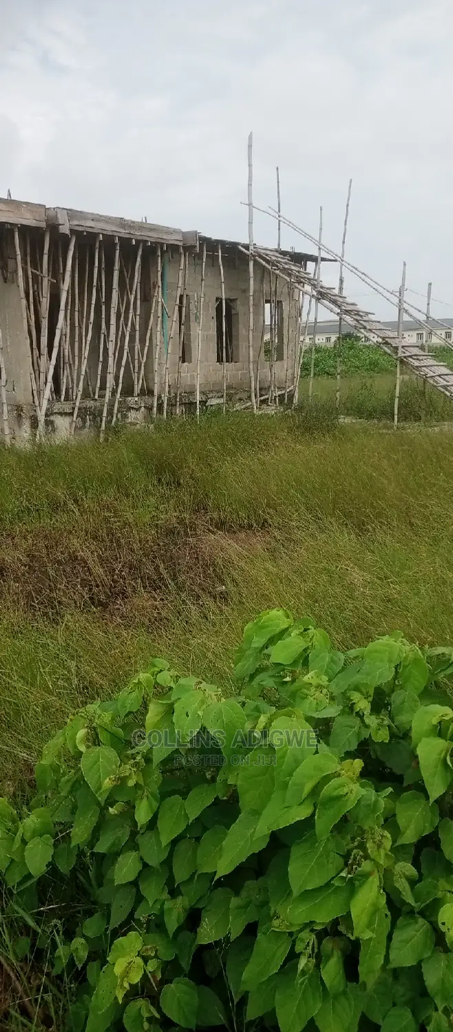Distress Sales, 666 SQM Land With Uncomplicated Building in Abraham Adesanya Estate
