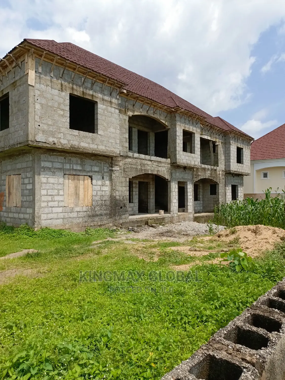 8bdrm Block of Flats in Nnpc Estate, Life Camp for sale in Life Camp