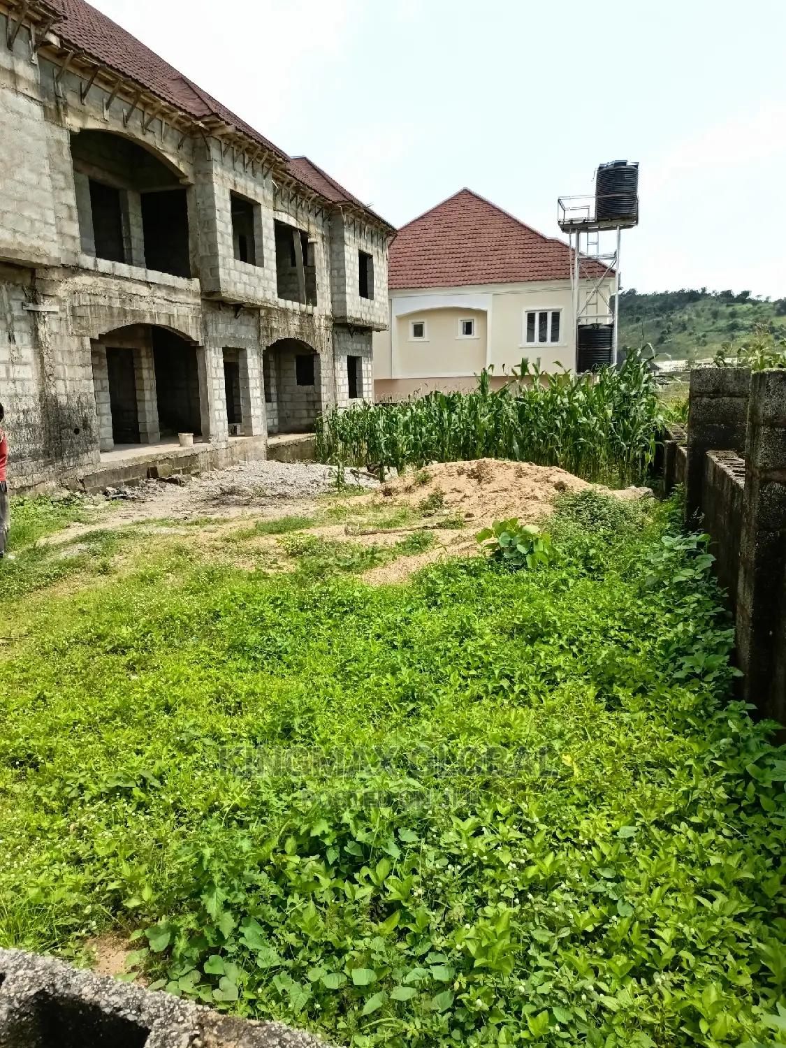 8bdrm Block of Flats in Nnpc Estate, Life Camp for sale in Life Camp