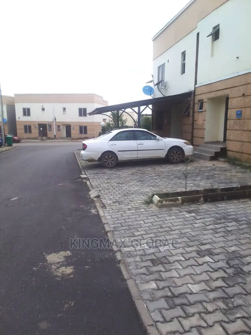 4bdrm Duplex in Life Camp for sale in Life Camp