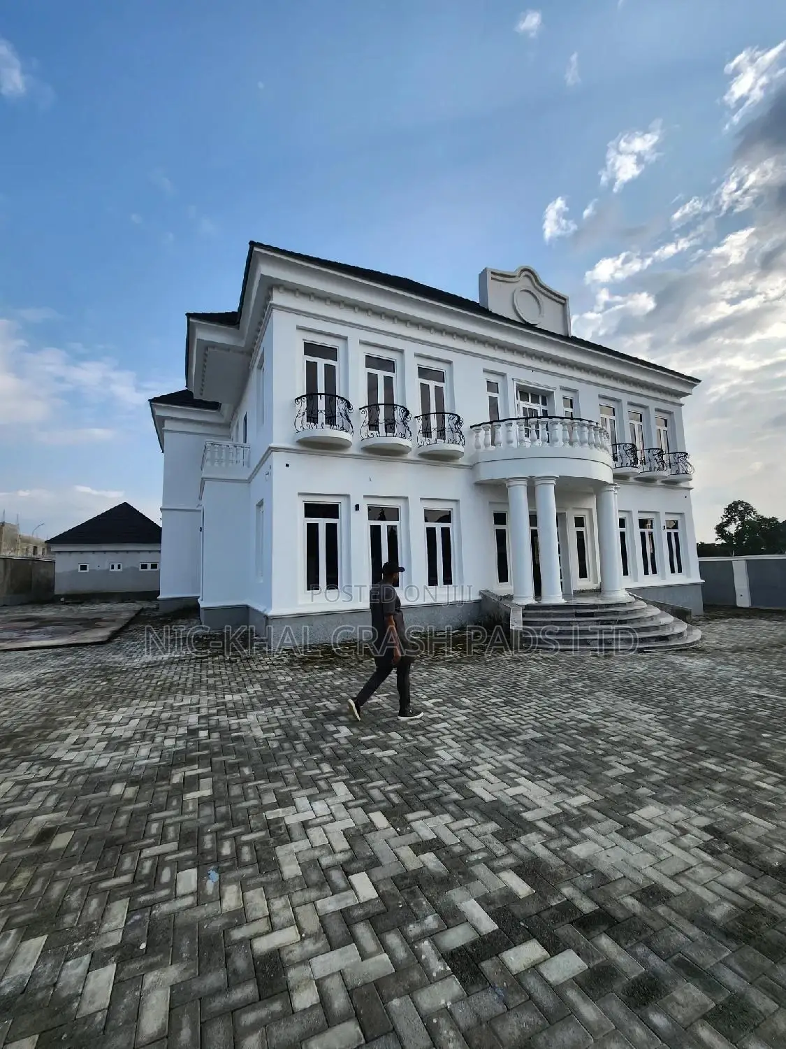 6bdrm Duplex in Guzape for sale in Guzape District