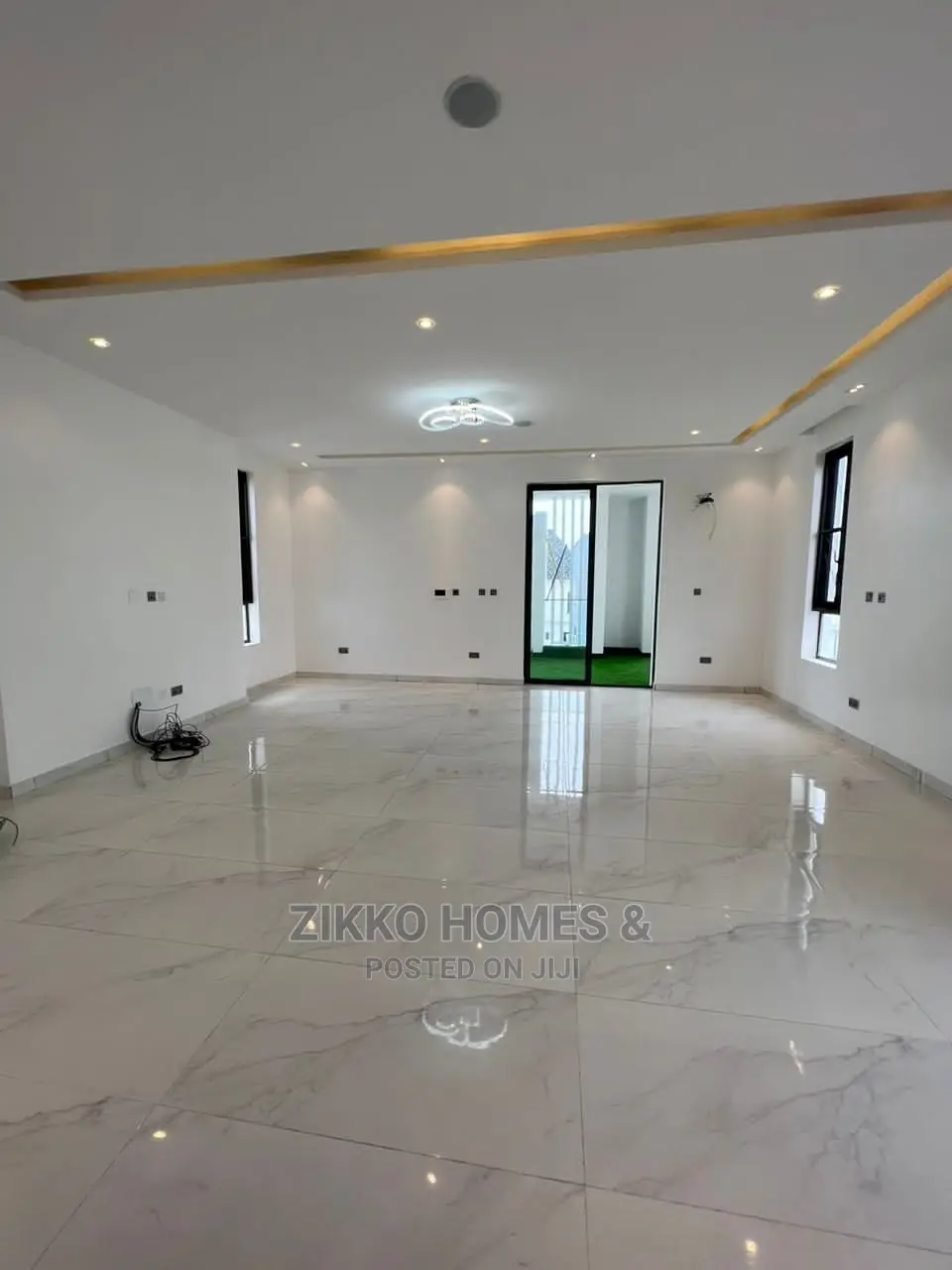 5bdrm Duplex in Chevron Drive for sale in Chevron