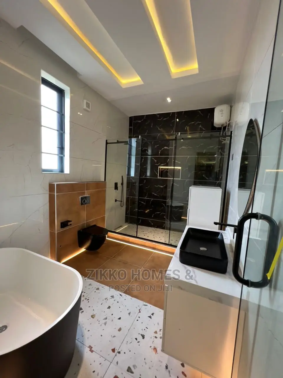 5bdrm Duplex in Chevron Drive for sale in Chevron