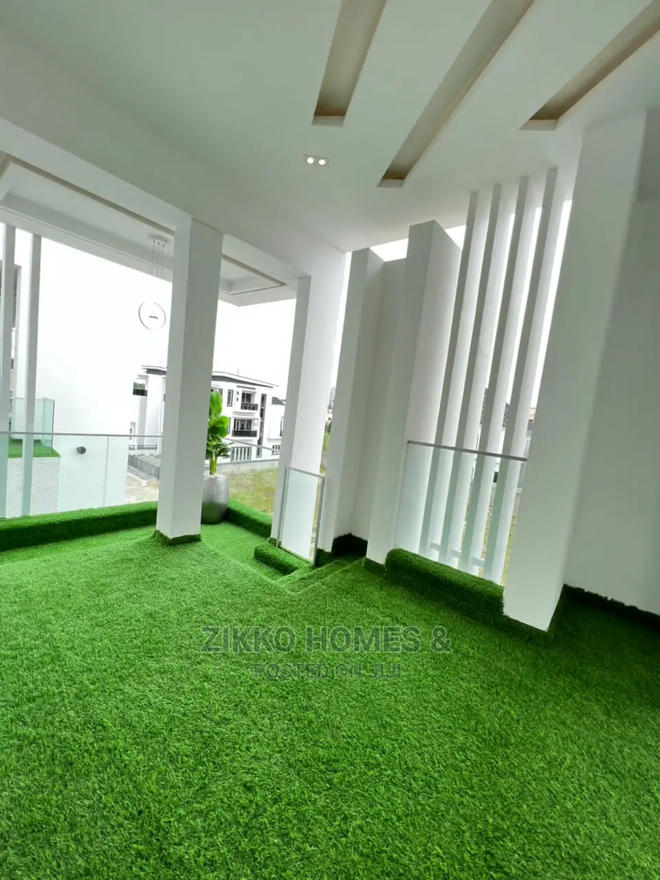 5bdrm Duplex in Chevron Drive for sale in Chevron