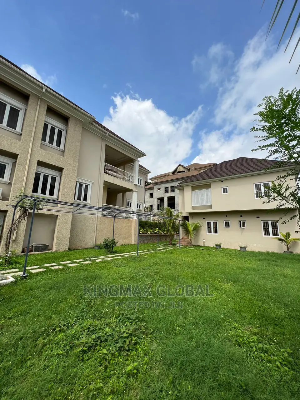 8bdrm Mansion in Asokoro for sale in Asokoro