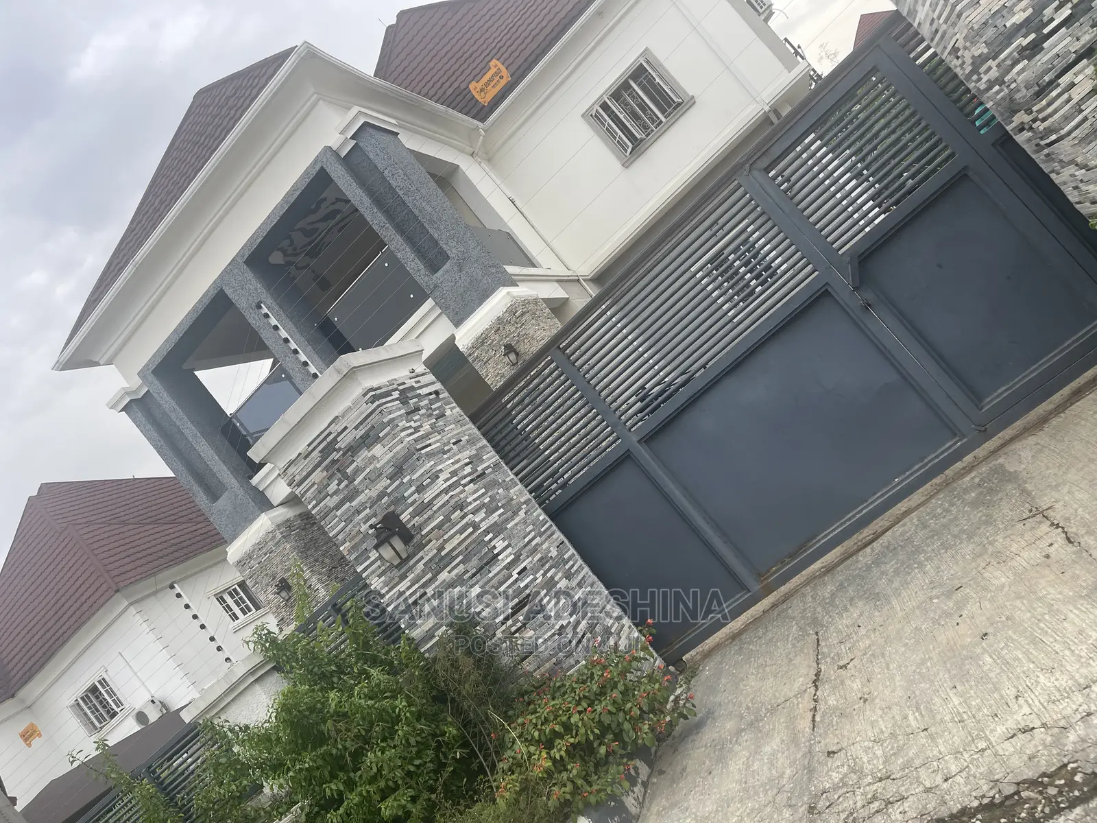 5bdrm Duplex in Life Camp By Brain for sale in Life Camp