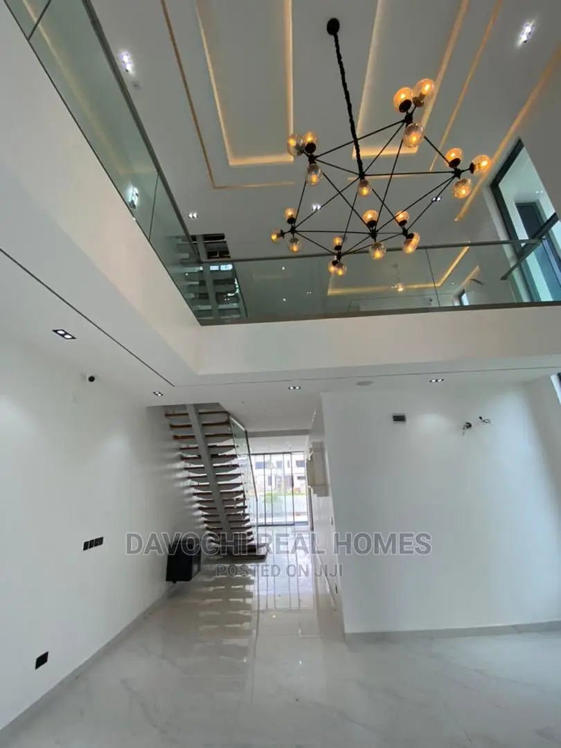 5bdrm Duplex in Lkate Lekki for rent in Lekki