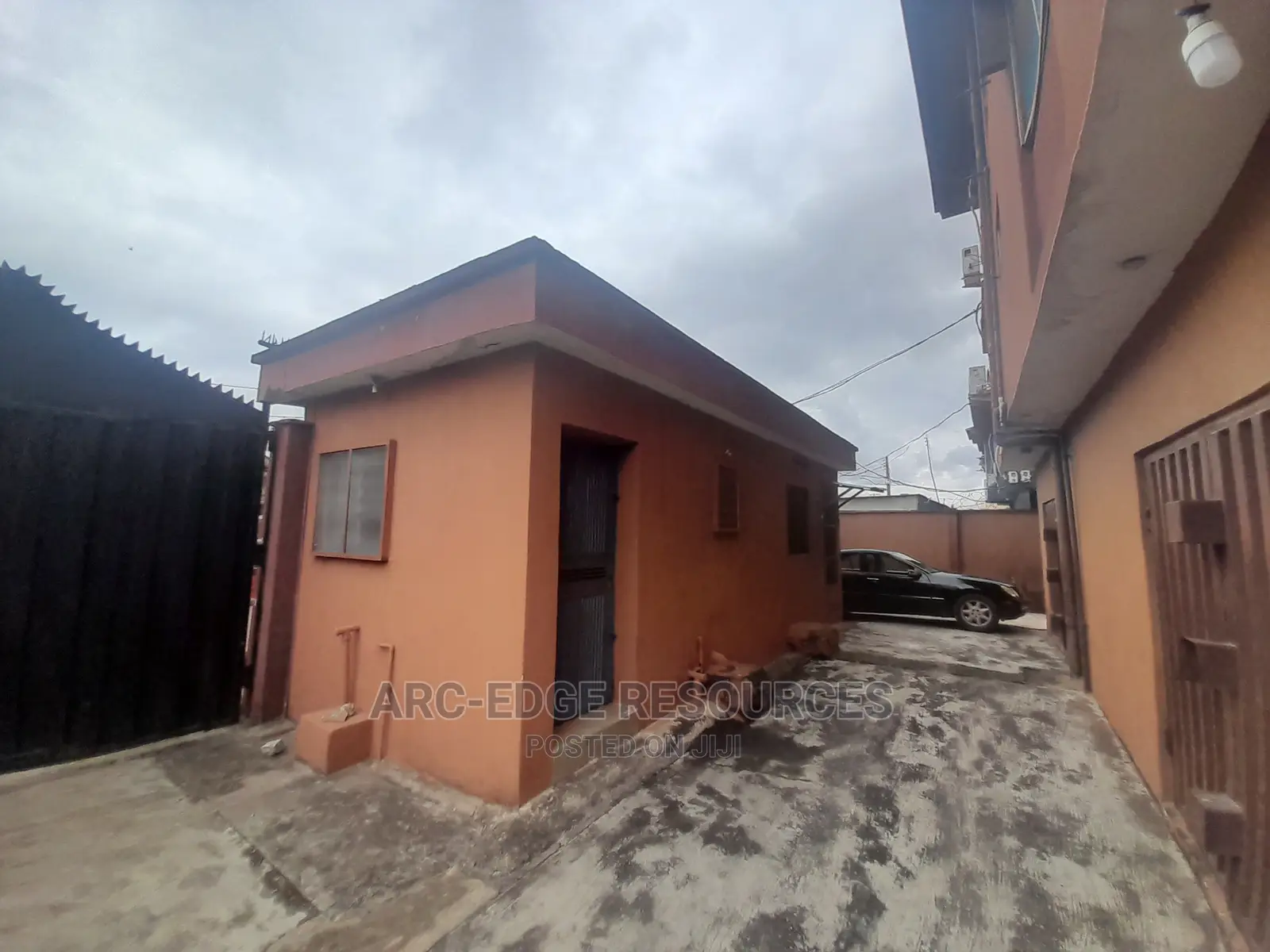 3bdrm Block of Flats in Ago Palace for sale in Ago Palace