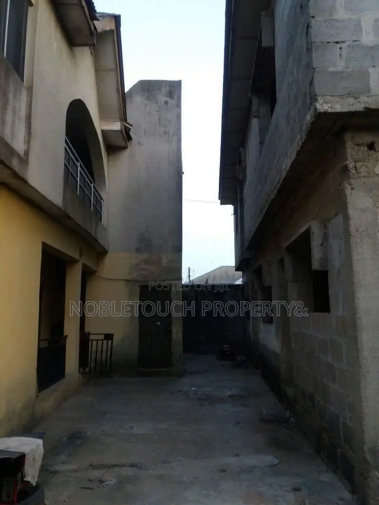 3bdrm Block of Flats in Lasu Igando Road, Iseri Olofin for sale in Iseri Olofin