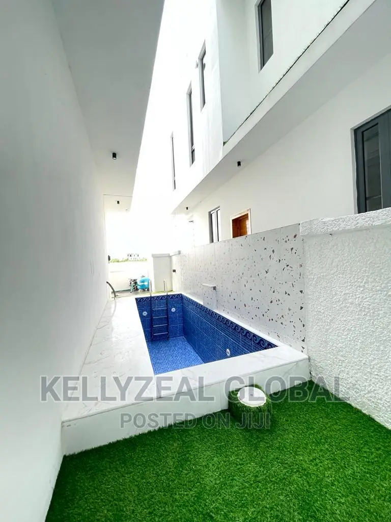 Furnished 5bdrm Duplex in Chevron for sale in Chevron