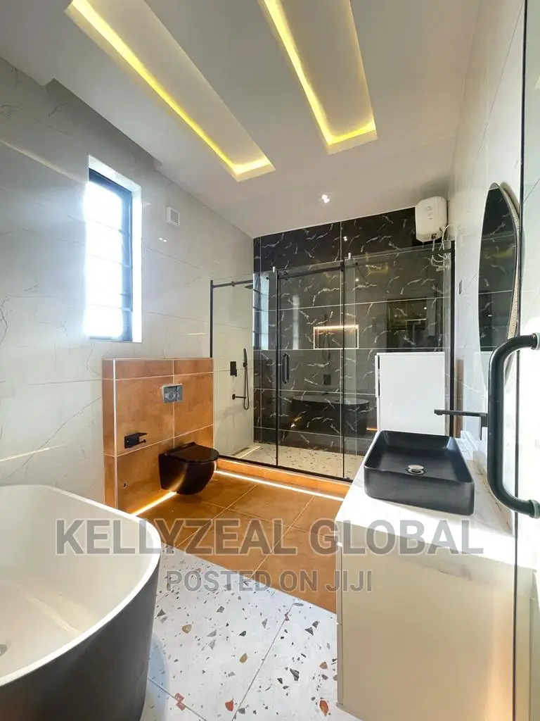 Furnished 5bdrm Duplex in Chevron for sale in Chevron