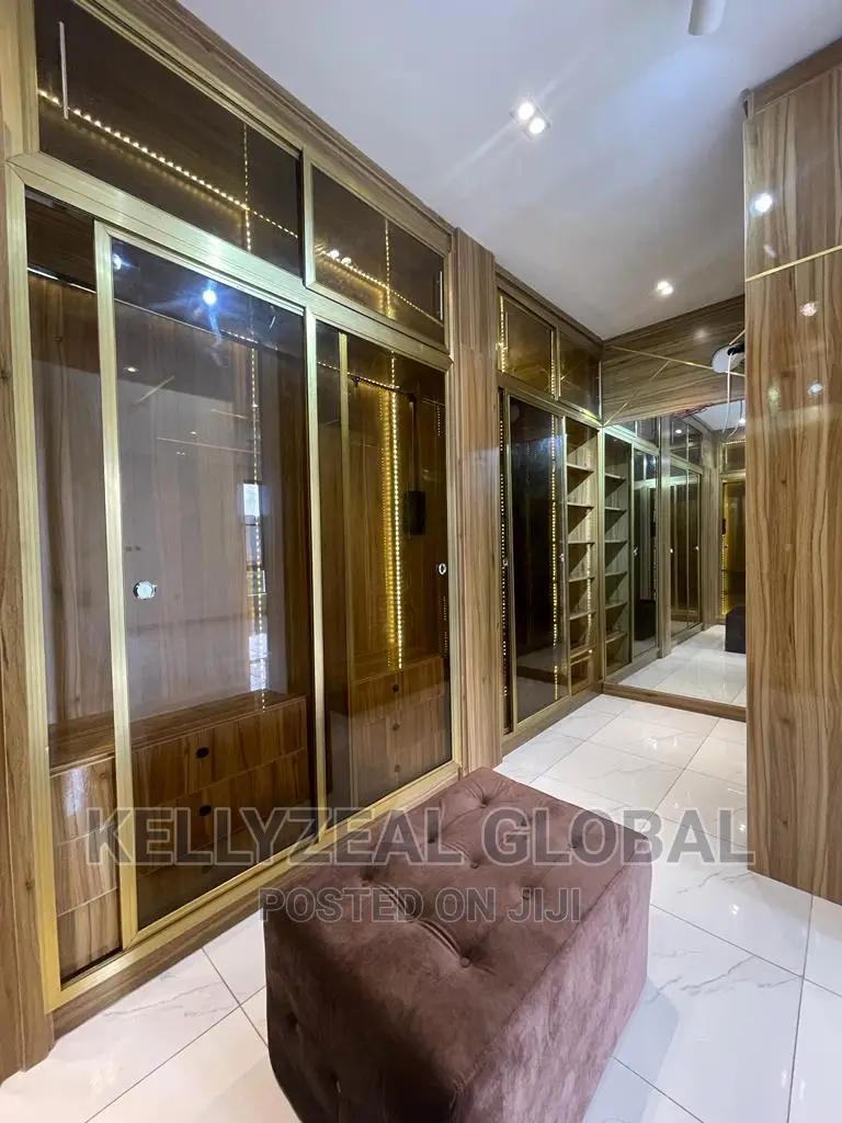 Furnished 5bdrm Duplex in Chevron for sale in Chevron