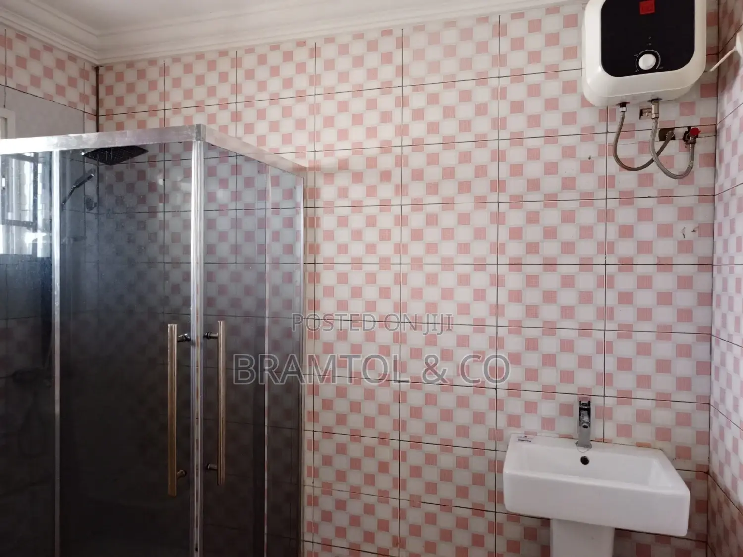 3bedroom Serviced Flats for Residence, Office or Airbnb in Wuse 2