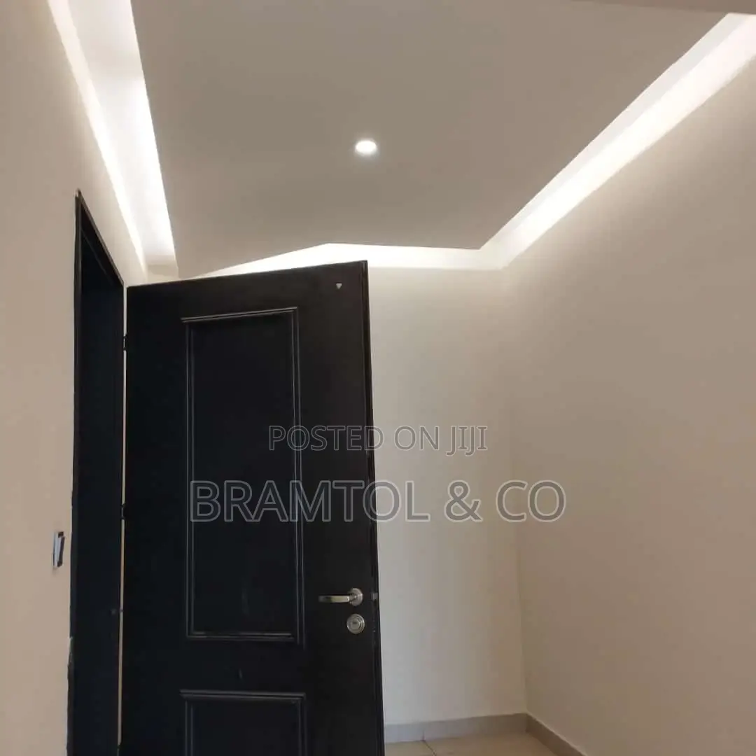3bdrm Block of Flats in With Pool & Gym, Maitama for rent in Maitama