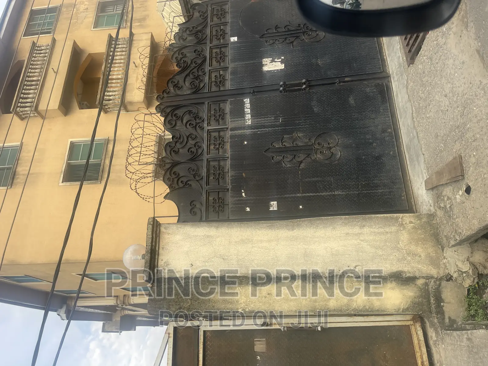 3bdrm Block of Flats in Surulere for sale in Surulere