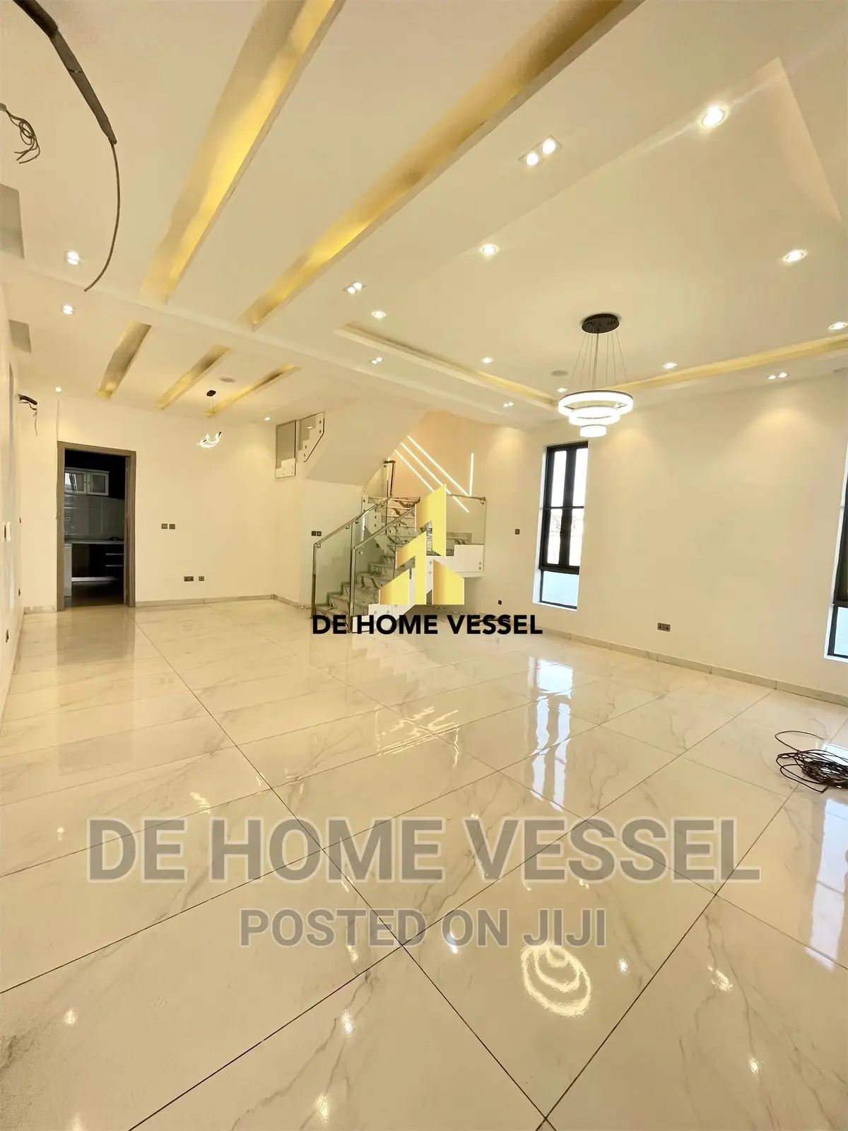 5bdrm Duplex in Chevron for sale in Chevron