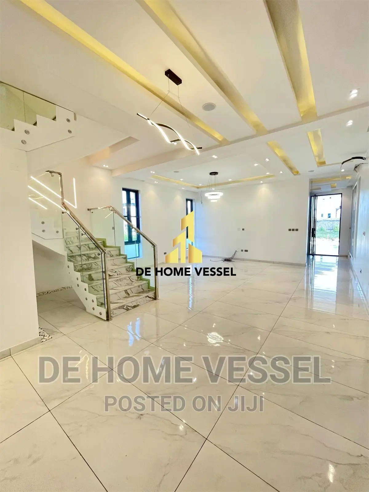 5bdrm Duplex in Chevron for sale in Chevron