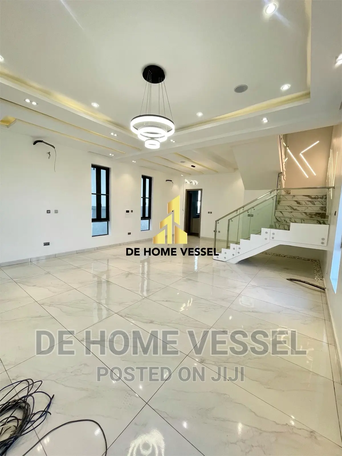 5bdrm Duplex in Chevron for sale in Chevron