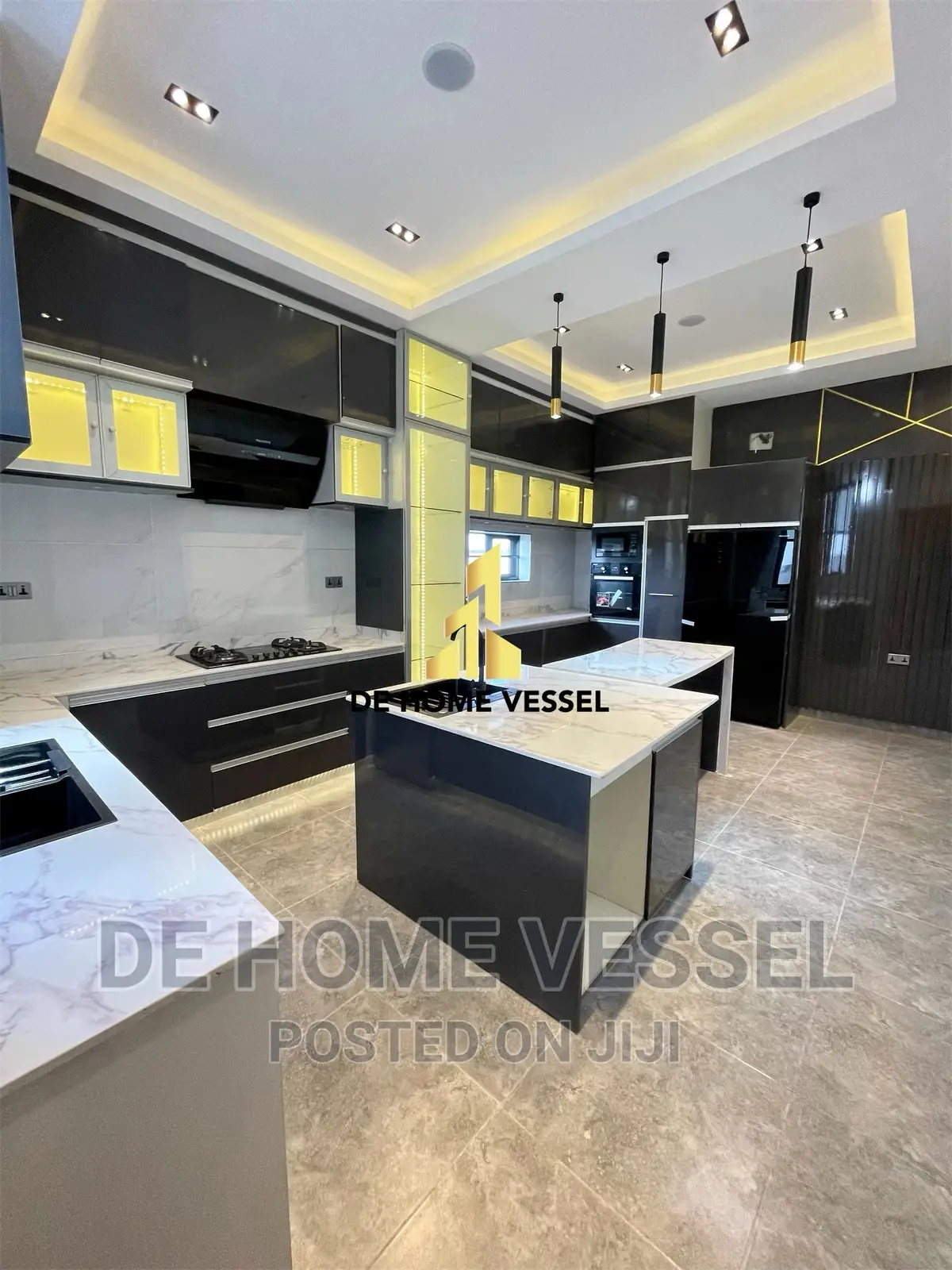 5bdrm Duplex in Chevron for sale in Chevron