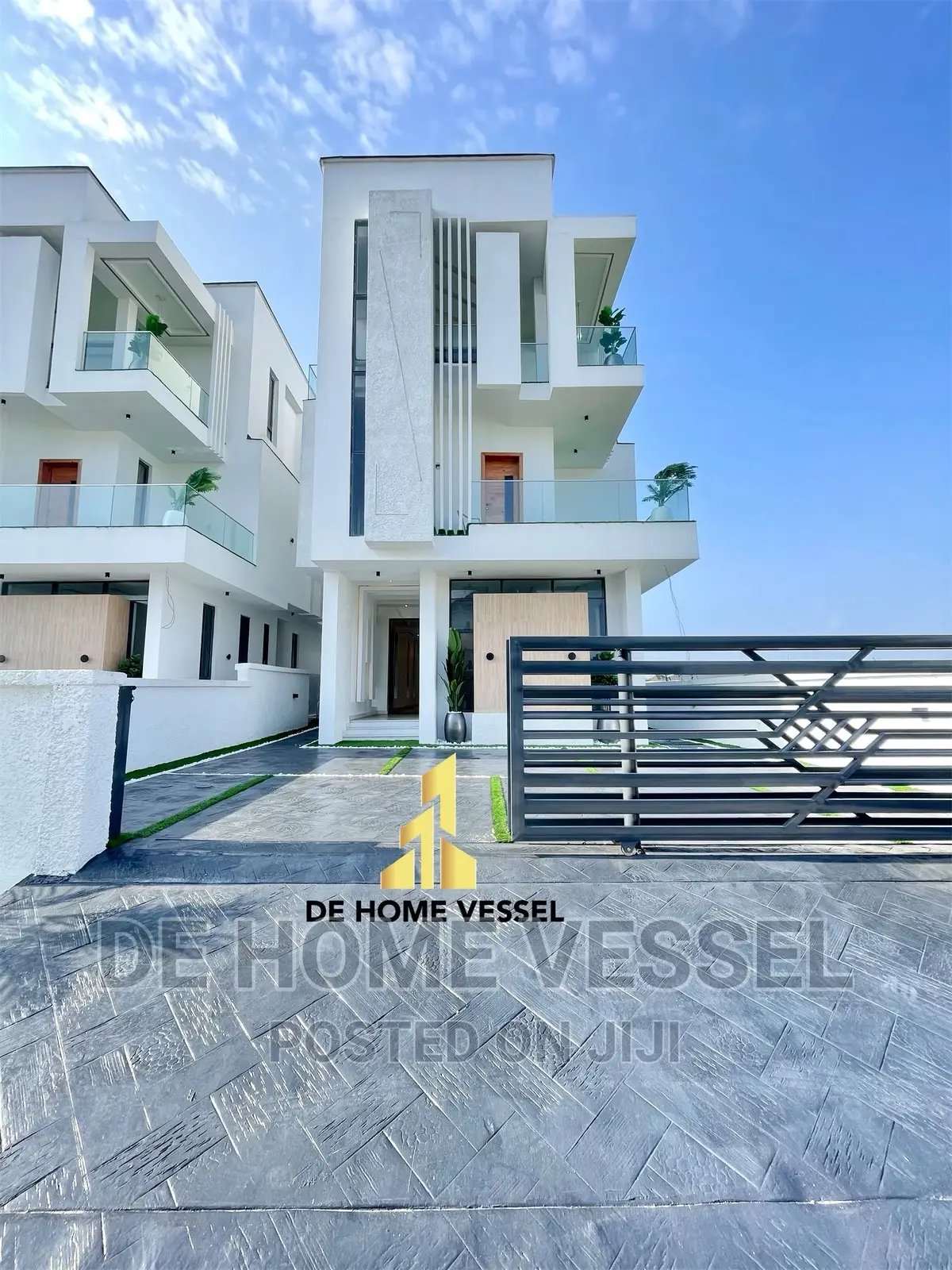 5bdrm Duplex in Chevron for sale in Chevron